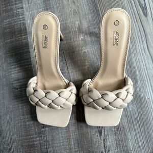 Healed sandals size 6